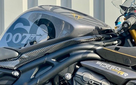 Gebrauchtmotorrad Triumph Speed Triple 1200 RR James Bond Edition - Bild 4
