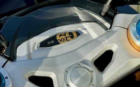 Gebrauchtmotorrad Triumph Speed Triple 1200 RR James Bond Edition - Bild 5