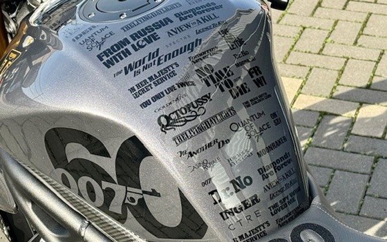 Gebrauchtmotorrad Triumph Speed Triple 1200 RR James Bond Edition - Bild 7