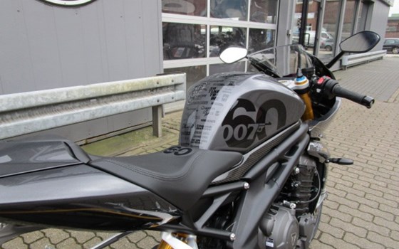 Gebrauchtmotorrad Triumph Speed Triple 1200 RR James Bond Edition - Bild 9