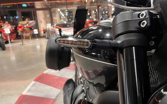 Gebrauchtmotorrad Triumph Rocket 3 Storm R - Bild 6