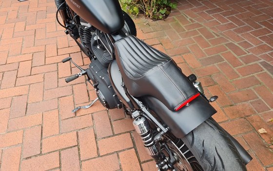 Gebrauchtmotorrad Harley-Davidson Sportster XL 883 N Iron - Bild 20