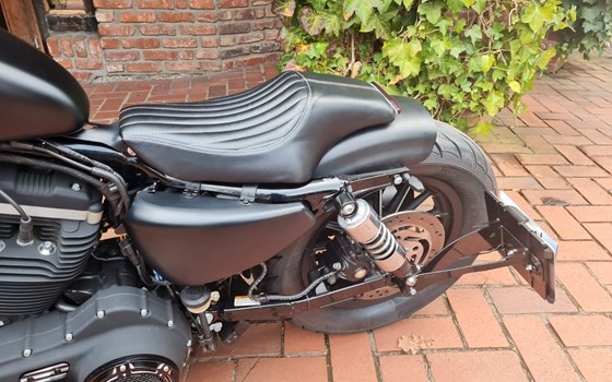 Gebrauchtmotorrad Harley-Davidson Sportster XL 883 N Iron - Bild 21