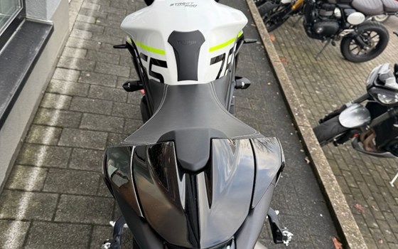 Gebrauchtmotorrad Triumph Street Triple 765 Moto2 Edition - Bild 4