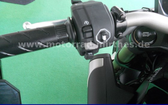 Neufahrzeug Honda CB650R E-Clutch - Bild 24