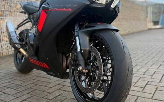 Gebrauchtmotorrad Honda CBR1000RR Fireblade - Bild 2