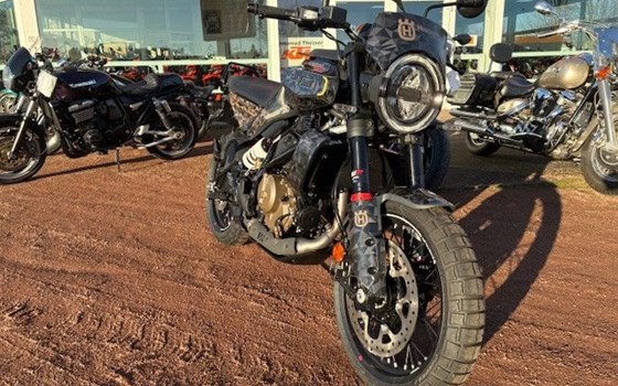 Neufahrzeug Husqvarna Svartpilen 401 - Bild 3