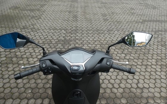 Gebrauchtmotorrad Honda SH125i - Bild 10