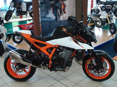 990 Duke R