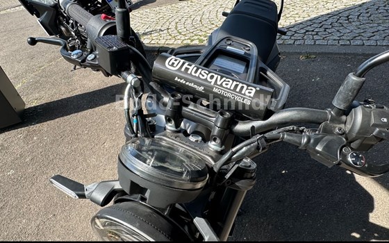Neufahrzeug Husqvarna Svartpilen 125 - Bild 7