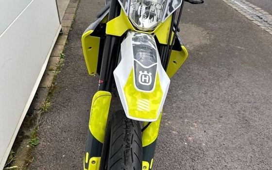 Gebrauchtmotorrad Husqvarna 701 Supermoto - Bild 4