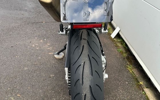 Gebrauchtmotorrad Husqvarna 701 Supermoto - Bild 5