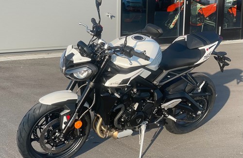 Gebrauchtmotorrad Triumph Street Triple R