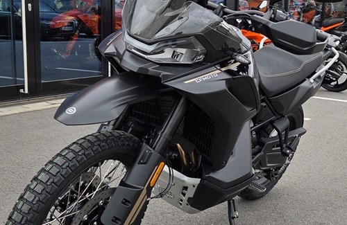 Neumotorrad CFMOTO 800MT-X