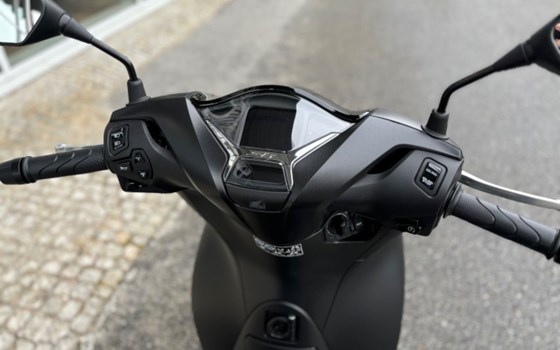 Gebrauchtmotorrad Honda SH125i - Bild 7