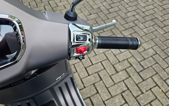 Neufahrzeug Vespa GTS 310 SuperTech - Bild 10