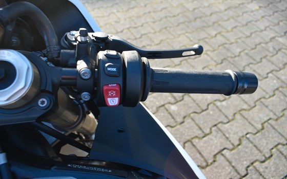 Gebrauchtmotorrad BMW S 1000 RR - Bild 11