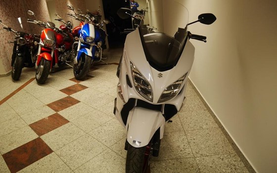 Gebrauchtmotorrad Suzuki Burgman 400 - Bild 3