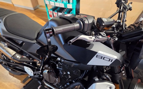 Gebrauchtmotorrad Husqvarna Svartpilen 801 - Bild 2