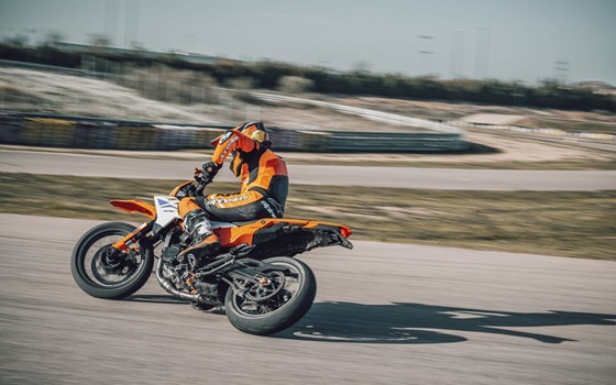 Neufahrzeug KTM 390 SMC R - Bild 11