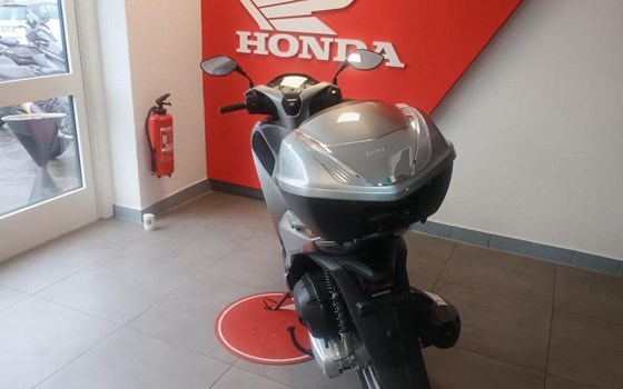 Gebrauchtmotorrad Honda SH150i - Bild 3