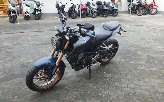 Gebrauchtmotorrad Honda CB125R - Bild 10