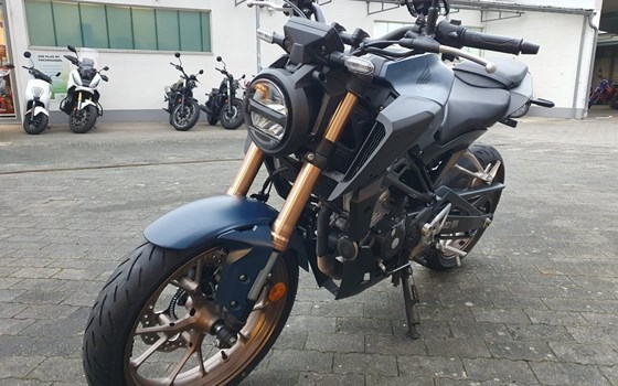 Gebrauchtmotorrad Honda CB125R - Bild 11