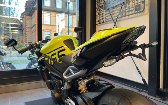 Gebrauchtmotorrad Triumph Street Triple 765 Moto2 Edition - Bild 3