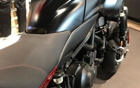 Gebrauchtmotorrad Yamaha Niken - Bild 10