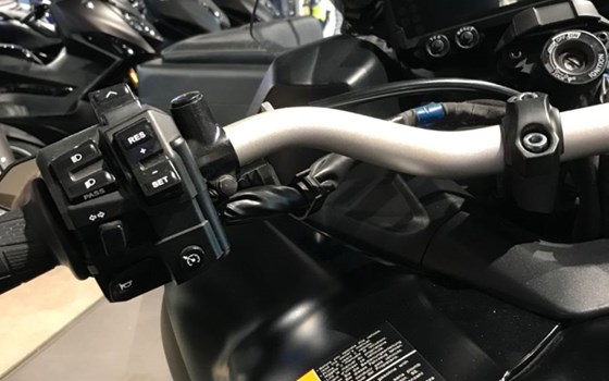 Gebrauchtmotorrad Yamaha Niken - Bild 9