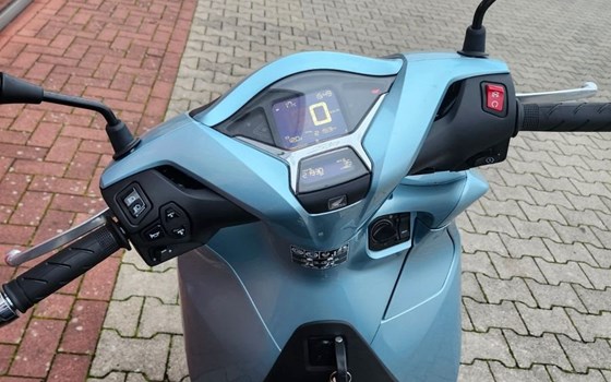 Gebrauchtmotorrad Honda SH350i - Bild 2