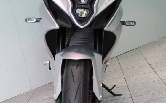 Gebrauchtmotorrad Suzuki GSX-8R - Bild 3
