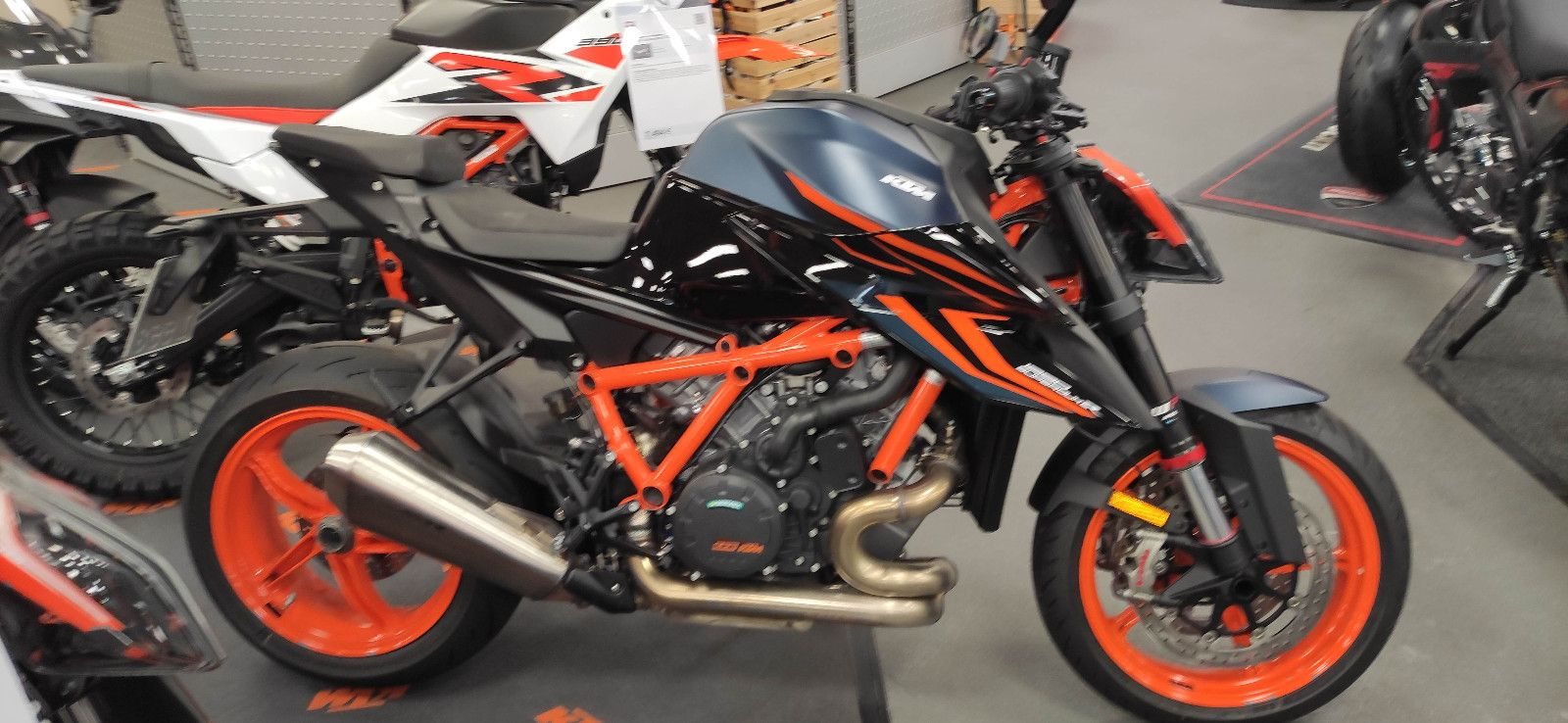 KTM 1290 Super Duke R TechPack