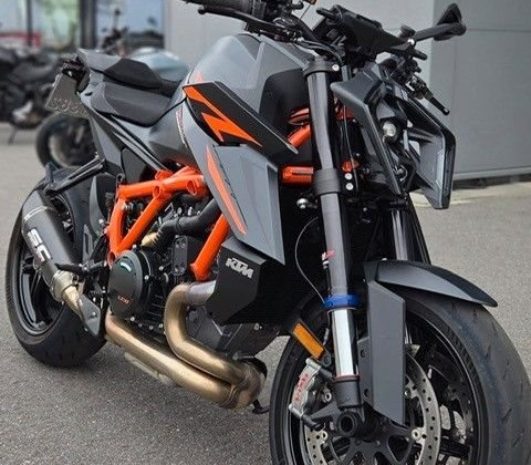 KTM 1390 Super Duke R EVO