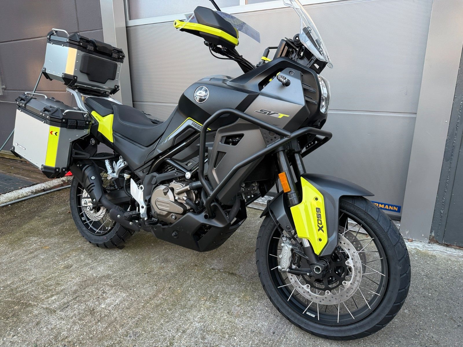 QJ Motor SVT 650 X
