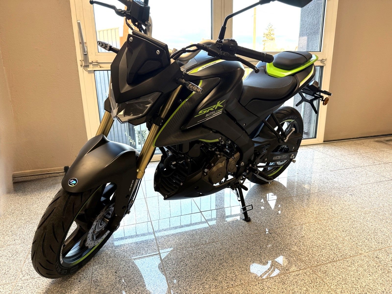 QJ Motor SRK 125 S