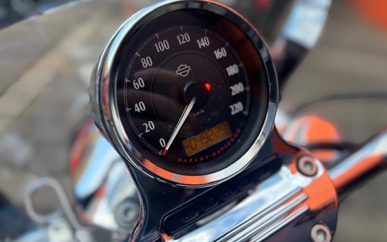 Gebrauchtmotorrad Harley-Davidson Sportster XL 1200T SuperLow - Bild 8