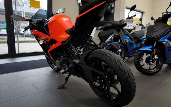 Neufahrzeug KTM RC 125 - Bild 7