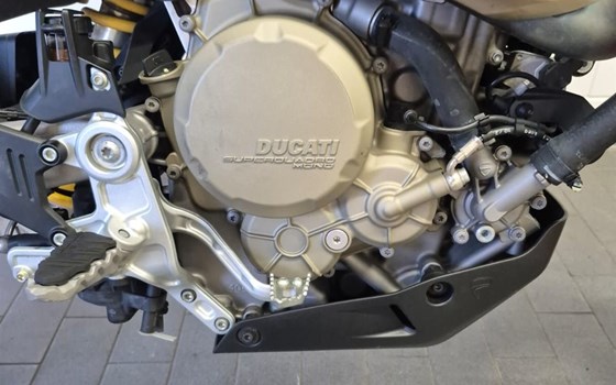 Gebrauchtmotorrad Ducati Hypermotard 698 Mono RVE - Bild 8