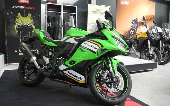 Gebrauchtmotorrad Kawasaki Ninja ZX-4RR - Bild 3