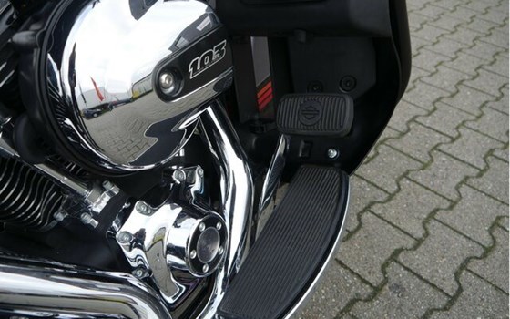 Gebrauchtmotorrad Harley-Davidson Road King Classic FLHRC - Bild 11
