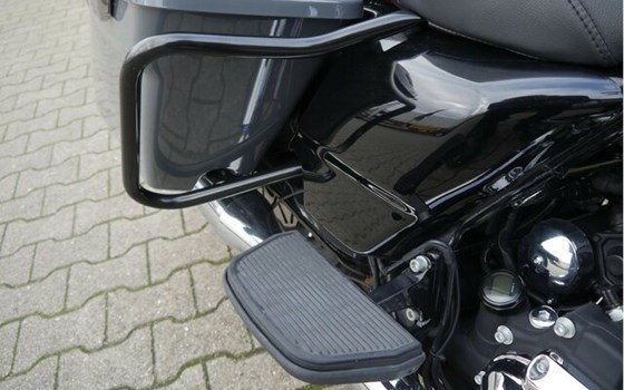 Gebrauchtmotorrad Harley-Davidson Road King Classic FLHRC - Bild 12