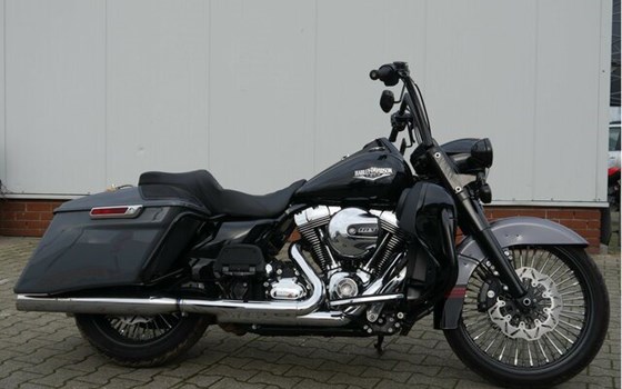 Gebrauchtmotorrad Harley-Davidson Road King Classic FLHRC - Bild 3
