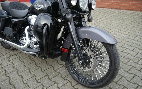 Gebrauchtmotorrad Harley-Davidson Road King Classic FLHRC - Bild 4