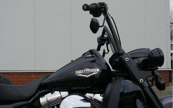 Gebrauchtmotorrad Harley-Davidson Road King Classic FLHRC - Bild 6