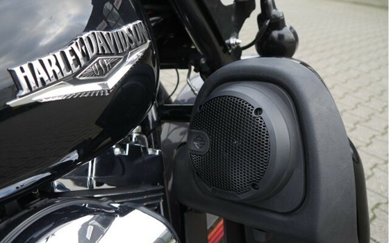 Gebrauchtmotorrad Harley-Davidson Road King Classic FLHRC - Bild 7