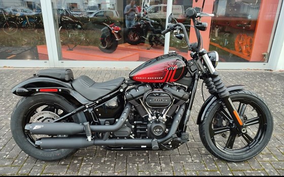 Gebrauchtmotorrad Harley-Davidson Softail Street Bob 114 FXBBS - Bild 1