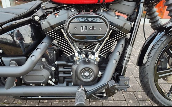 Gebrauchtmotorrad Harley-Davidson Softail Street Bob 114 FXBBS - Bild 10