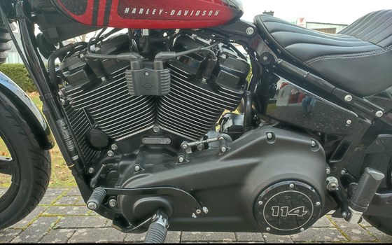 Gebrauchtmotorrad Harley-Davidson Softail Street Bob 114 FXBBS - Bild 11