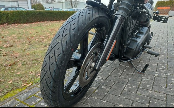 Gebrauchtmotorrad Harley-Davidson Softail Street Bob 114 FXBBS - Bild 12